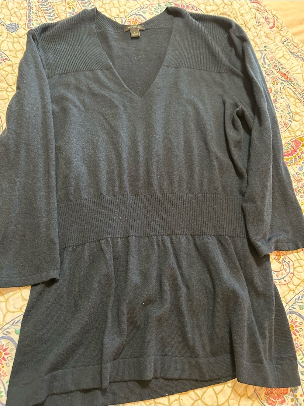 Ann Taylor Navy V-Neck Knit Top